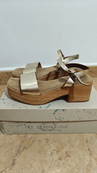 Sandalias doradas evento