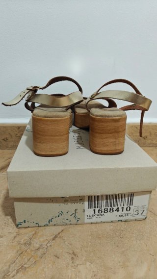 Sandalias doradas evento