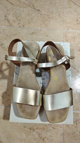Sandalias doradas evento