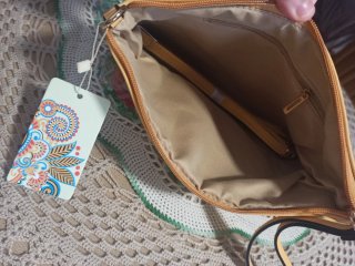 Bolso amarillo lazo tachuelas sin estrenar