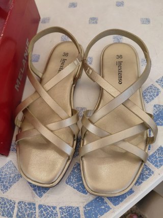 Sandalias doradas T36 + Regalo Zapatos T36