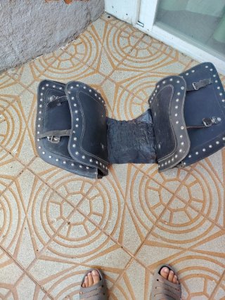 Alforjas cuero negro moto custom