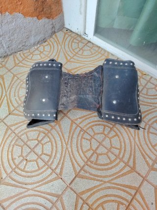 Alforjas cuero negro moto custom