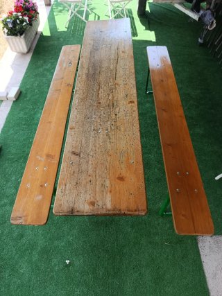 Conjunto de mesa y bancos de madera plegables