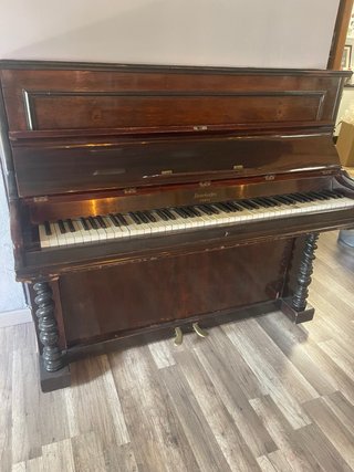 Piano antiguo Semmerdin Paris para decoración