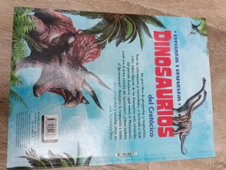 Libro sobre dinosaurios