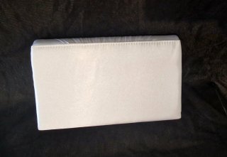 Elegante cartera de mano- NUEVA.
