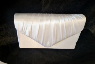 Elegante cartera de mano- NUEVA.