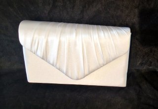 Elegante cartera de mano- NUEVA.