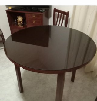 Mesa extensible + 4 sillas + cristal