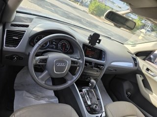 Coche familiar plateado