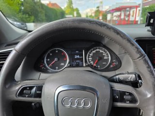 Coche familiar plateado