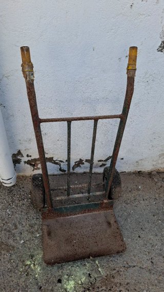 Carretilla industrial con ruedas