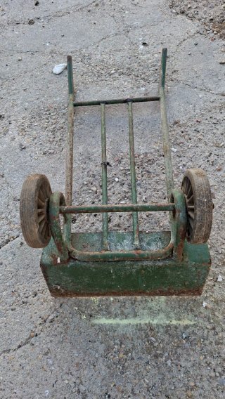 Carretilla industrial con ruedas