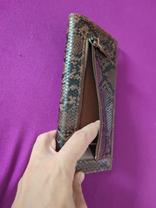 Cartera alargada mujer estampado serpiente