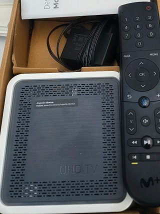 Desco UHD con mando vocal