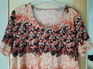 Camiseta floral manga corta mujer