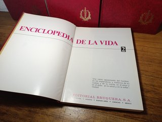 Enciclopedia de la Vida Completa 5 Tomos  Bruguera