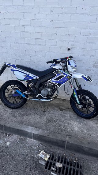 Derbi Senda SM Supermotard Azul y Blanco
