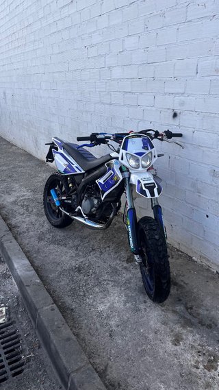 Derbi Senda SM Supermotard Azul y Blanco