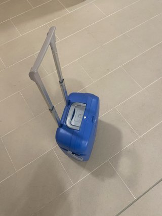 Maleta de cabina rígida con 4 ruedas y cerraduras