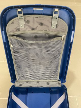 Maleta de cabina rígida con 4 ruedas y cerraduras