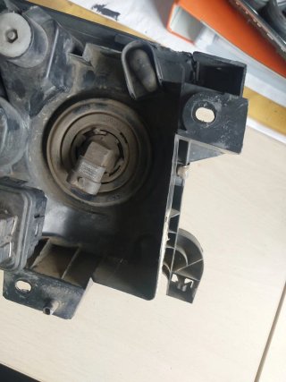 Faro Izquierdo Nissan Terrano