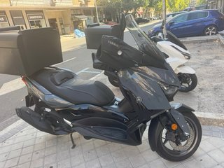Yamaha TMAX 560 MAX SCOOTER