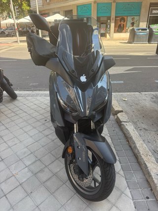 Yamaha TMAX 560 MAX SCOOTER