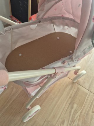 Carro de muñecas rosa con koala