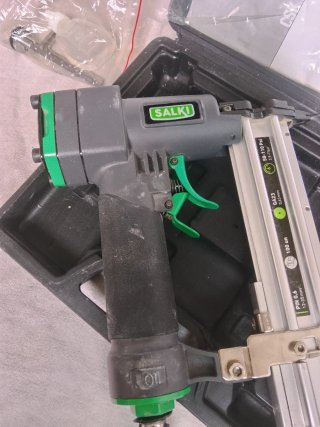 Pistola Clavadora Neumática SALKI CSK P06
