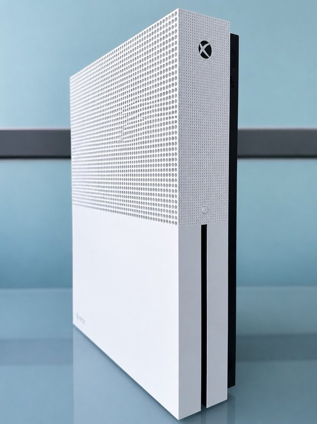 Xbox One S 1TB + Mando Xbox Astral Purple