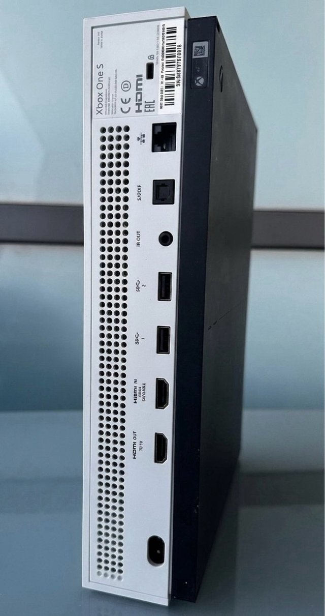 Xbox One S 1TB + Mando Xbox Astral Purple