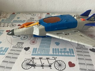 Avión de juguete azul y gris