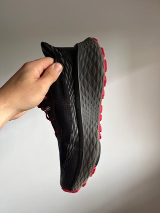 Zapatillas Columbia Trekking Negras y Rojas