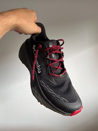 Zapatillas Columbia Trekking Negras y Rojas