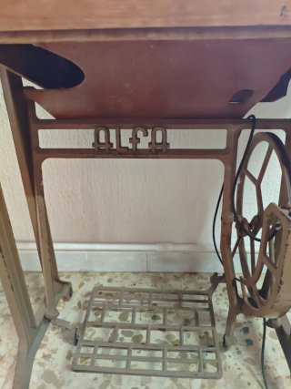 Pie de máquina de coser Alfa