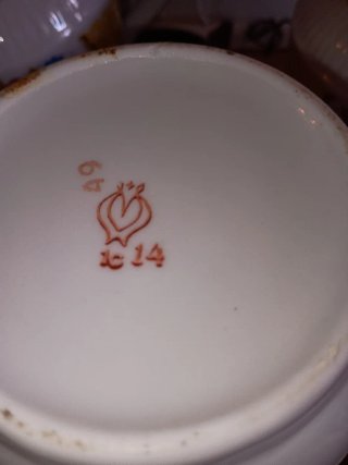 Conjunto de té de porcelana con flores