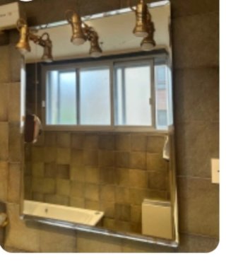Espejo de baño con luces doradas
