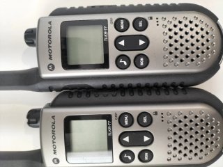 2 Walkie Talkies Motorola TLKR-T7