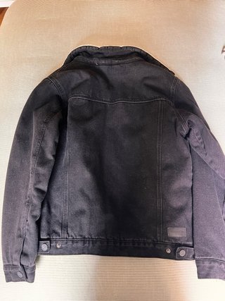 Cazadora vaquera negra con pelo Pull&Bear Talla M