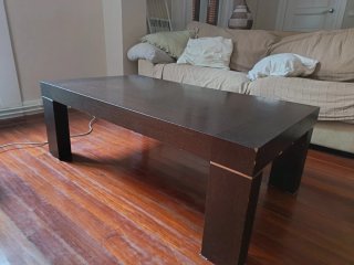 Mesa de centro de madera oscura