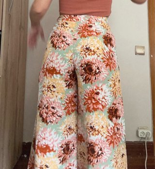 Pantalón palazzo floral Sfera