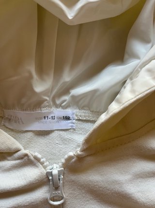 Sudadera Zara con cremallera y capucha