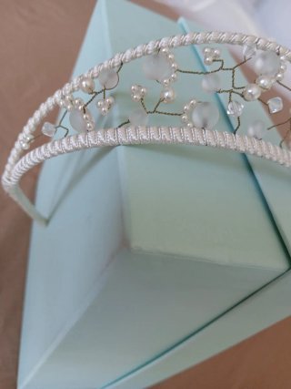 Set de tiara y velo novia romántico.