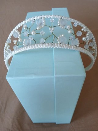 Set de tiara y velo novia romántico.