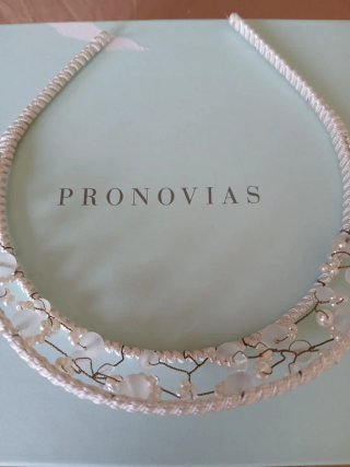 Set de tiara y velo novia romántico.