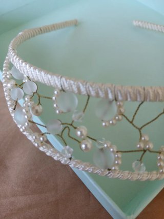 Set de tiara y velo novia romántico.