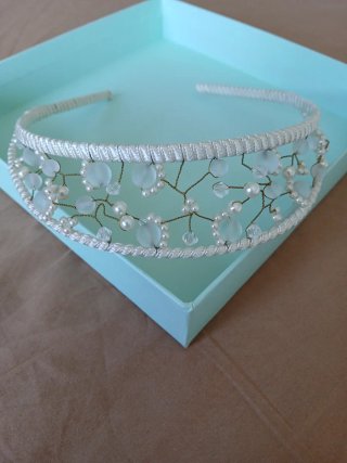 Set de tiara y velo novia romántico.