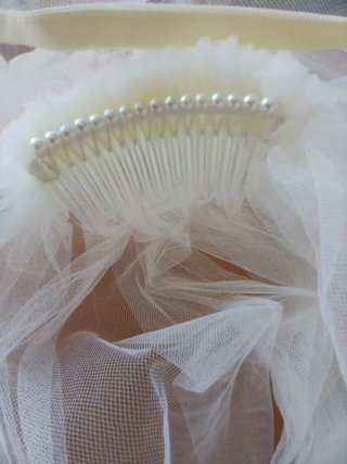 Set de tiara y velo novia romántico.